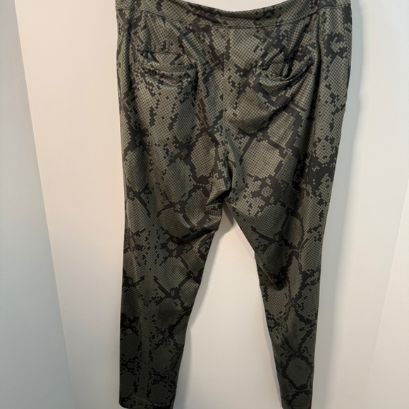 Lululemon Jet Crop Slim Luxtreme – Ziggy Snake (Green/black) Size 8 - Picture 5 of 5